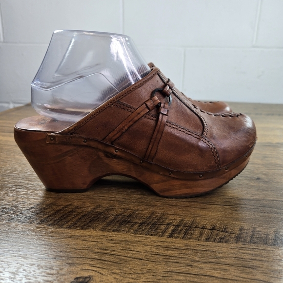 Vtg 1970s Fanfares Brown Leather Wooden Clogs - Picture 11 of 11